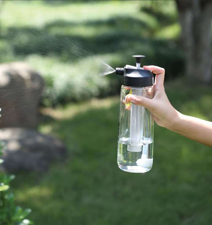 Green Lion Spray Water Bottle